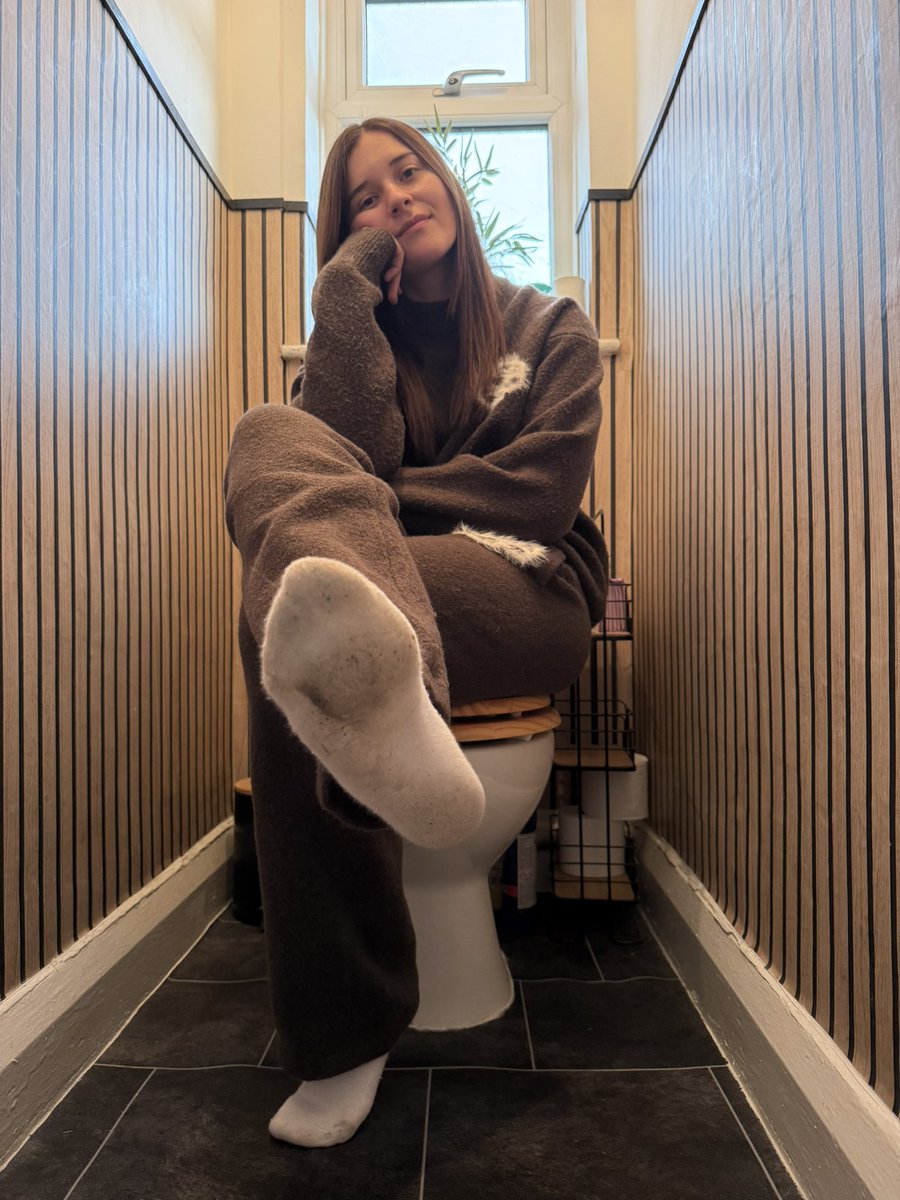 GoddessSaz47's tweet image. Stop sniffing your screen it’s weird 🫣