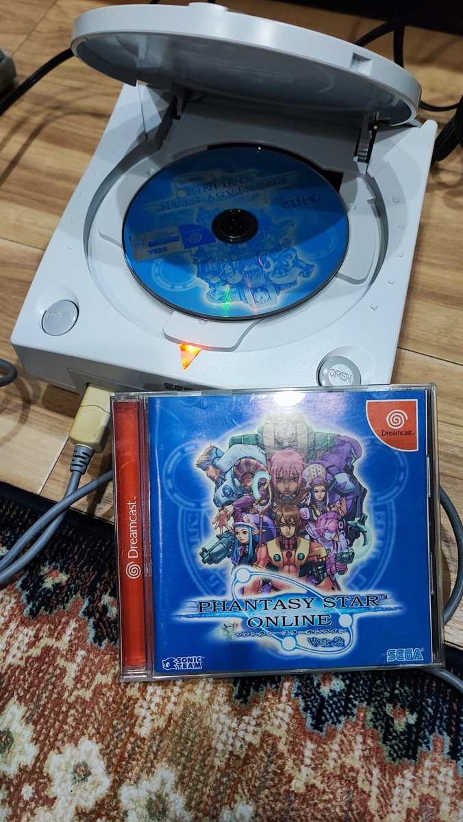 mantracomp's tweet photo. 無印Xboxは駄目だったけどDCは元気だった(ﾟ∀ﾟ) https://t.co/ocOuQo39cO