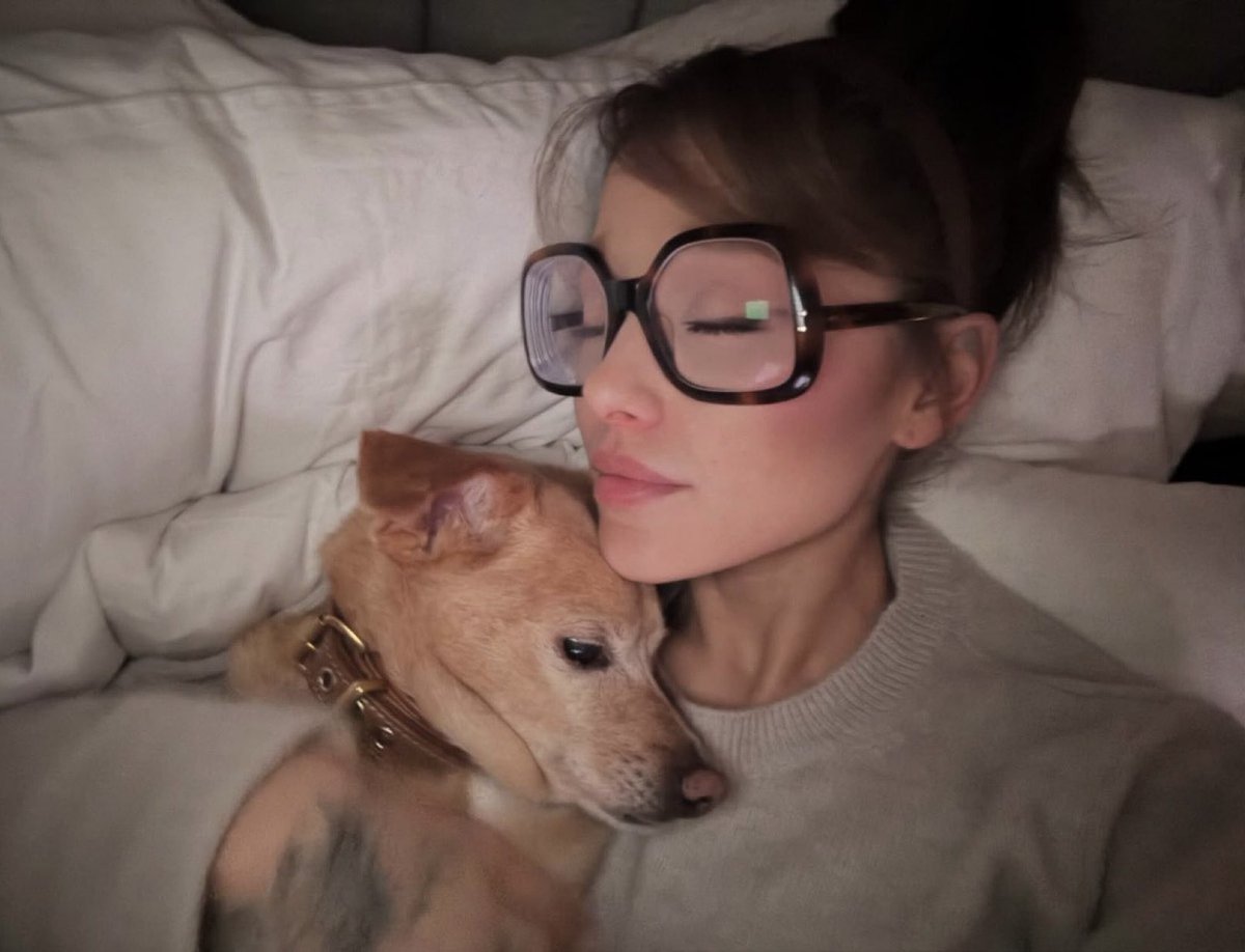 HitsAndCharts's tweet image. Ariana Grande and Toulouse via Instagram.