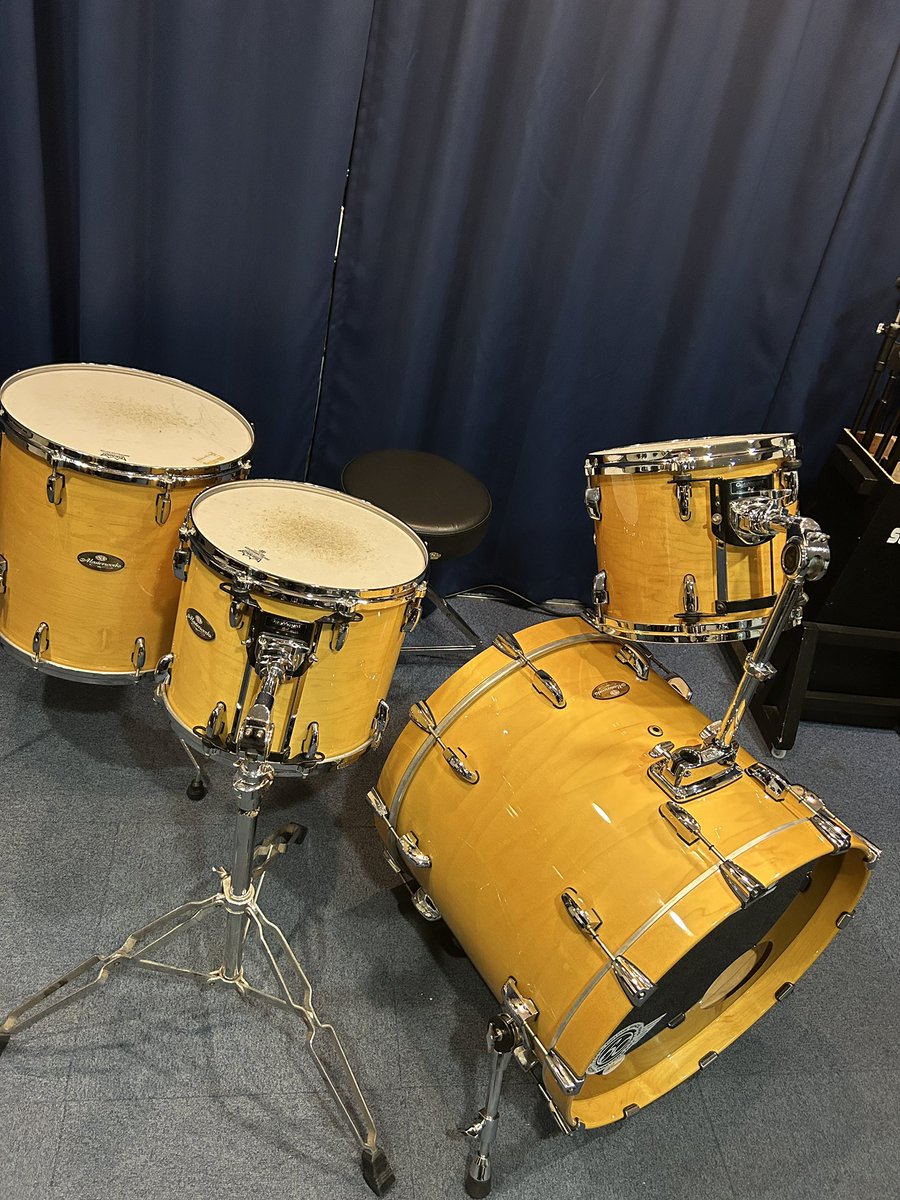 Masaru_4edge's tweet photo. Pearl最高峰のMasterworks、機材整理しようと考えています。
職人ハンドメイドな1タム2フロアもイケるこのセット。メイプル4プライのレインフォースメント処理、ユニロックのタムホルダーにオプティマウントのタム、しかも超美品。いかがでしょう?
#soundsgrow
#Masterworks https://t.co/1dse94vXa6