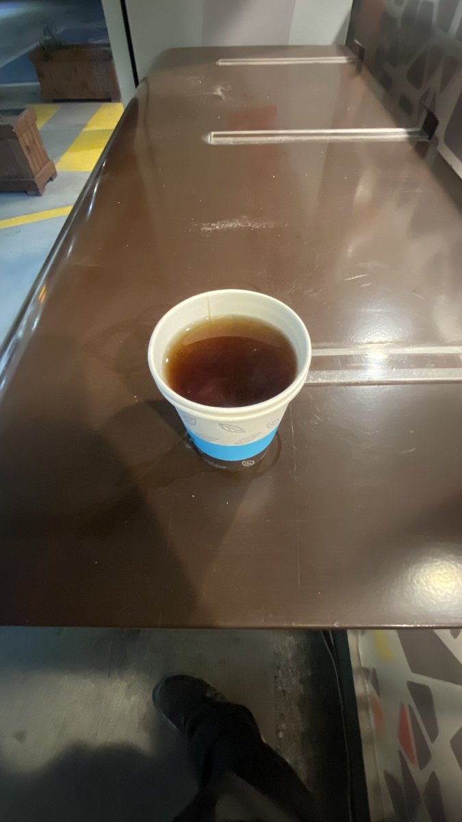 Benzinlikte çalışan arkadaşla hemşeri çıktık çay ikram etti akşam akşam sıcak çay güzel oldu