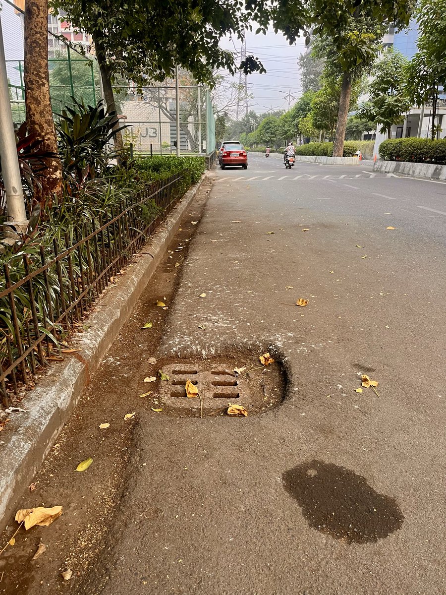 HiRajnish's tweet photo. BMC how can you justify such engineering?? 
Someone just landed with a twisted ankle walking on this road in Vikhroli near Godrej Hospital. Who is responsible for this 😭

@mybmc @RoadsMumbai @mahayuti_sarkar @CMOMaharashtra https://t.co/4IfyHeC60T