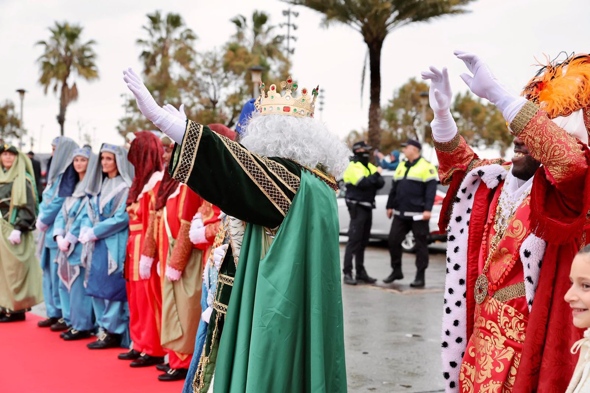 festesdeVLC's tweet image. Ya están en València sus Majestades los Reyes Magos de Oriente 👑👑👑

Preparados para repartir regalo e ilusión a todos los niños de la terreta 🎁🕺

¡Os esperamos!