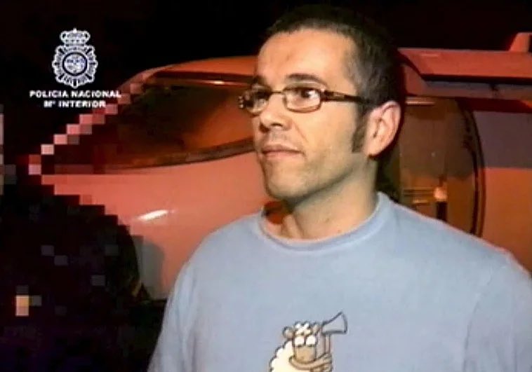 herqles_es's tweet image. 🇪🇸 | Muere un montañero de 54 años en Peña de Aia y resulta ser el etarra Iván Apaolaza.

Perteneció al comando que asesinó teniente coronel Pedro Antonio Blanco.