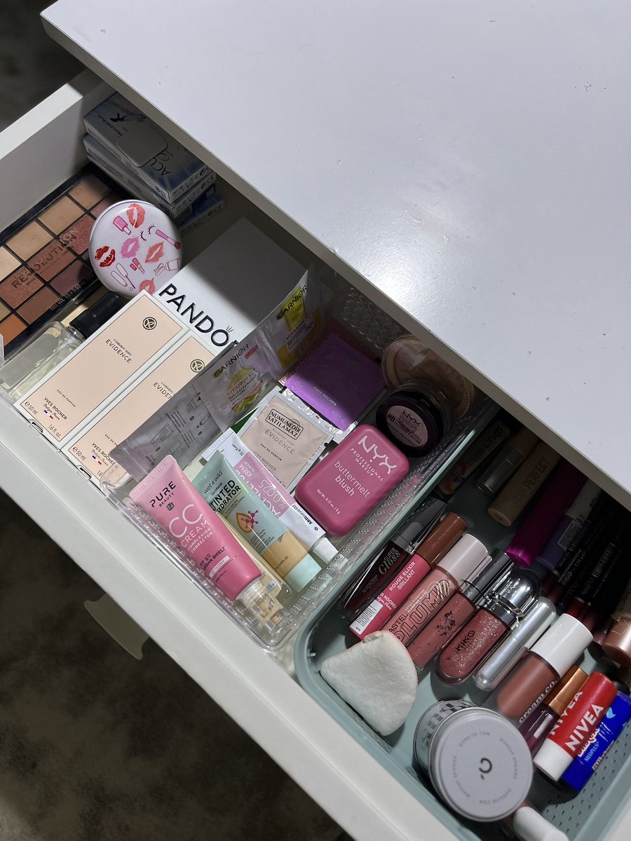 e zaten kız neşesi