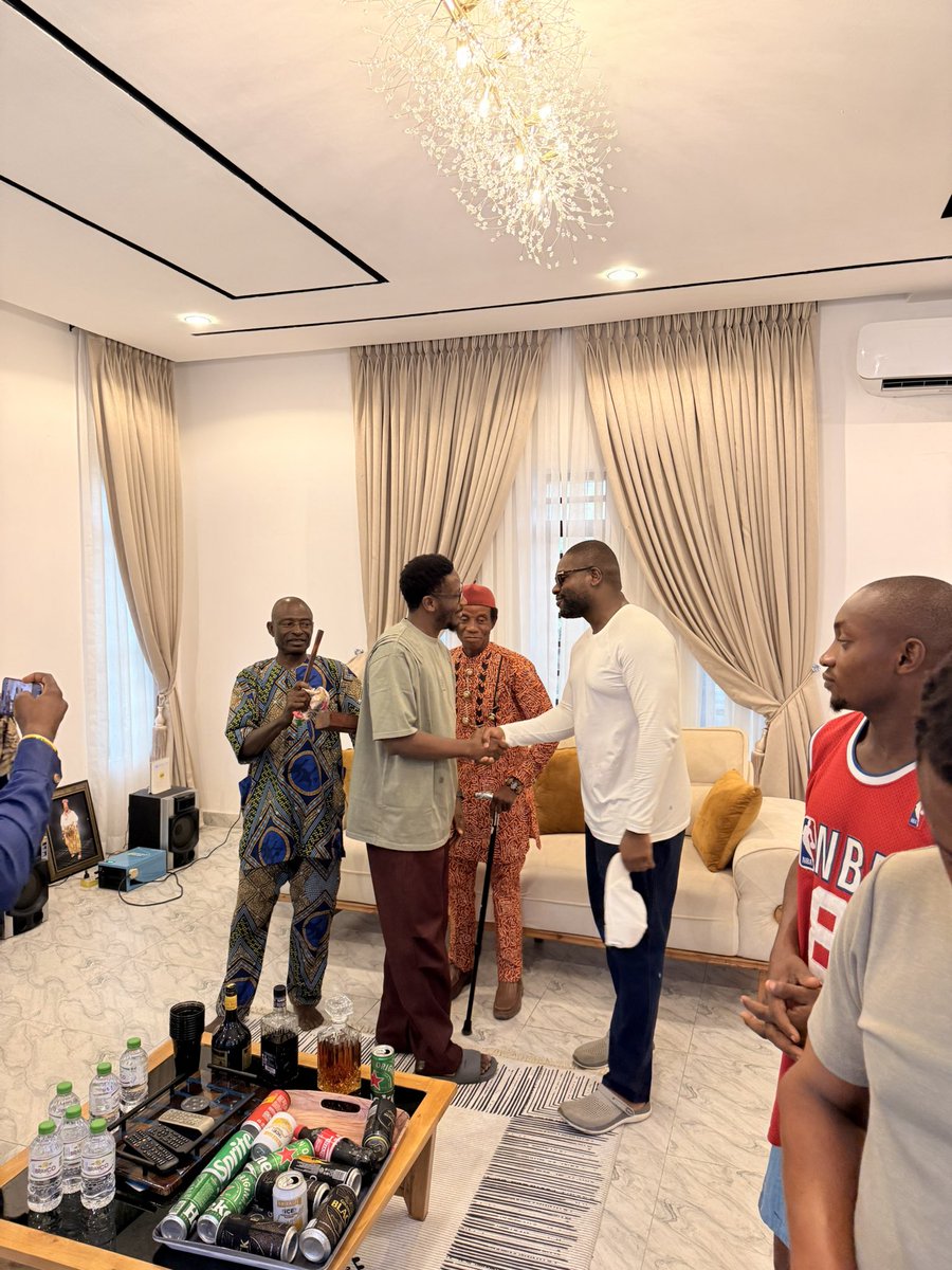 The SA to the governor <a href="/SimFubaraKSC/">Siminalayi Fubara</a> on foreign investment Hon Sokari Igwe Anyanwu paid me a courtesy visit to my hometown.
We had fruitful discussions concerning the development of our dear LGA Etche and Rivers state at large.