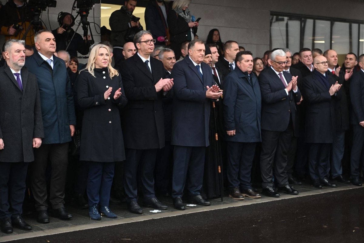 SnsdTrebinje's tweet photo. Предсједници Додик и Вучић су обишли духовни центар у Мркоњићима и разговарали са митрополитом Захумско херцеговачким и приморским Димитријем.
Након тога, руководства Српске и Србије присуствовали су отварању нове болнице “Свети архиђакон Стефан - 9. јануар”. https://t.co/QZAEZgbXtZ