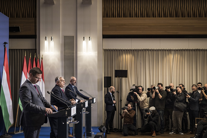 jan_mainka's tweet image. „Die europäische Demokratie befindet sich im Sinkflug.
In mehreren EU-Ländern wurden Wahlen wiederholt, anderswo halten Gerichte aussichtsreiche Kandidaten von der Teilnahme ab oder erleben wir politische Gewalt.
Daran gemessen ist Ungarn eine Musterdemokratie!“
Ministerpräsident…