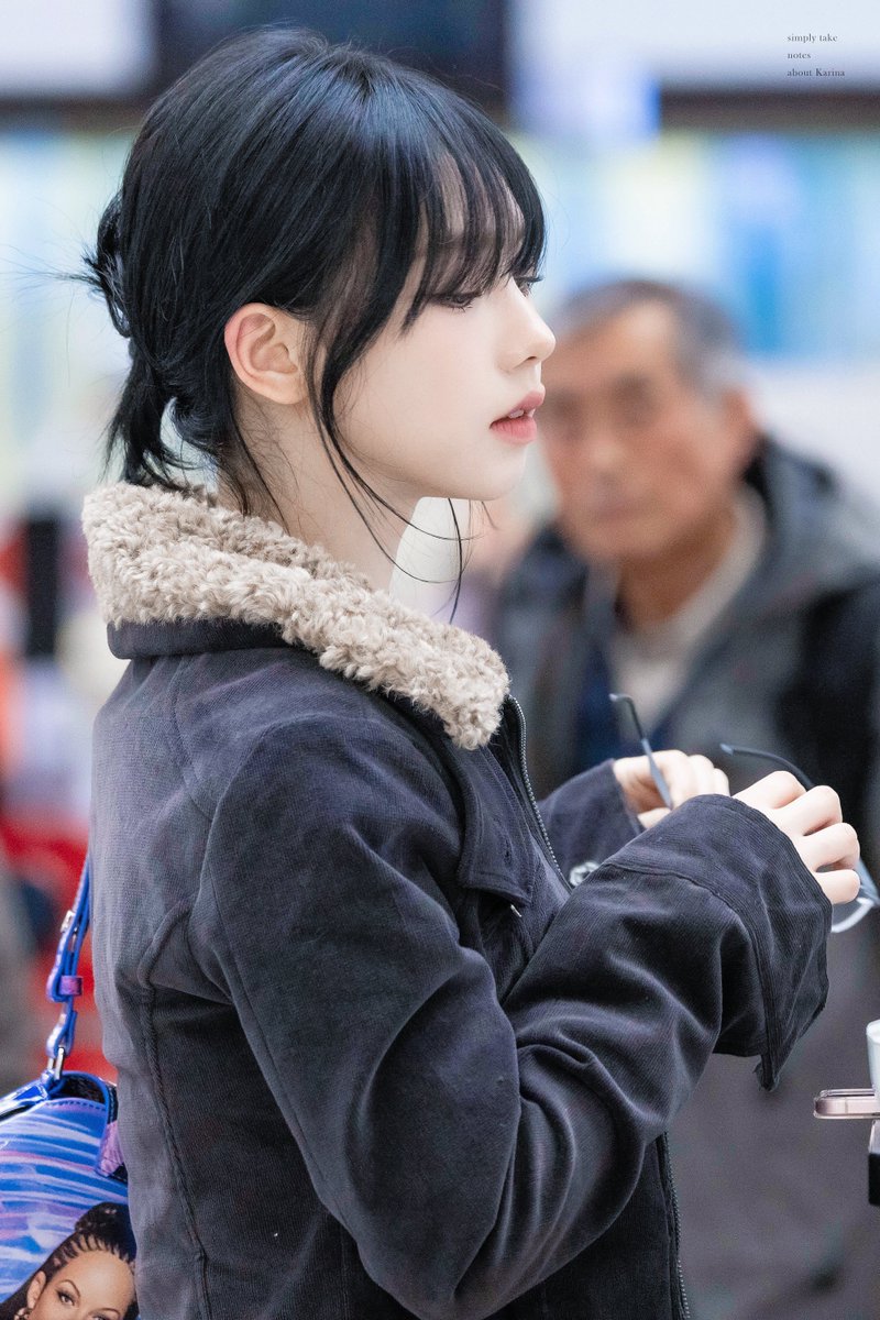 lovingujimin_'s tweet image. 카리나 옆태? 그냥 ‘느껴’…