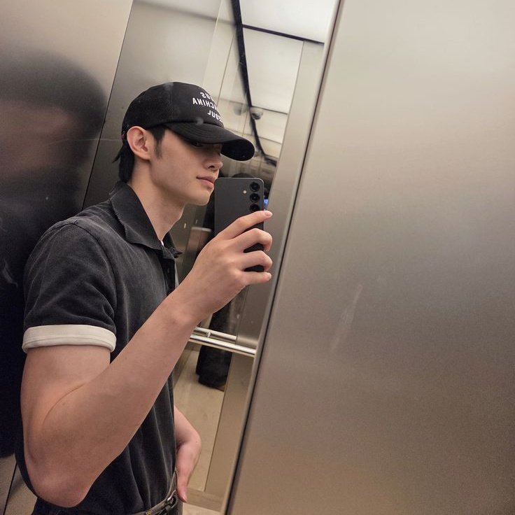 sunghoon please plagiarism yourself