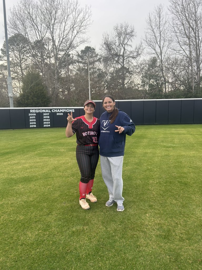 CharlieB_Kyle's tweet photo. Had a great time UT-Tyler yesterday! Loved the campus and the facilities!! @hotshotsnation @CoachWylyUTTSB @abbiebehe5 @uttylerpatriots @ExtraInningSB @PrepSoftball https://t.co/yFCegjGXX9