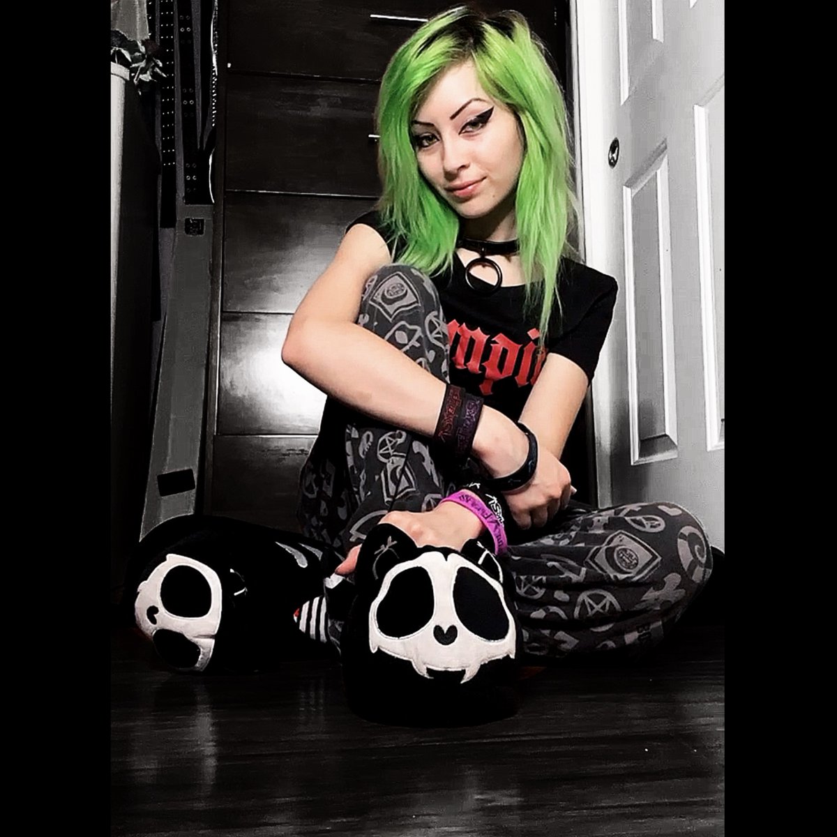 VampireFreaks's tweet image. What is your favorite way to be comfy at home? 🖤

The first thing I do is put on my Skelekitty Slippers as seen on the fabulous @eyez_of_jade who is also wearing our I'm A Vampire Crop Top!

#GothSlippers #VampireFashion #AltFashion
