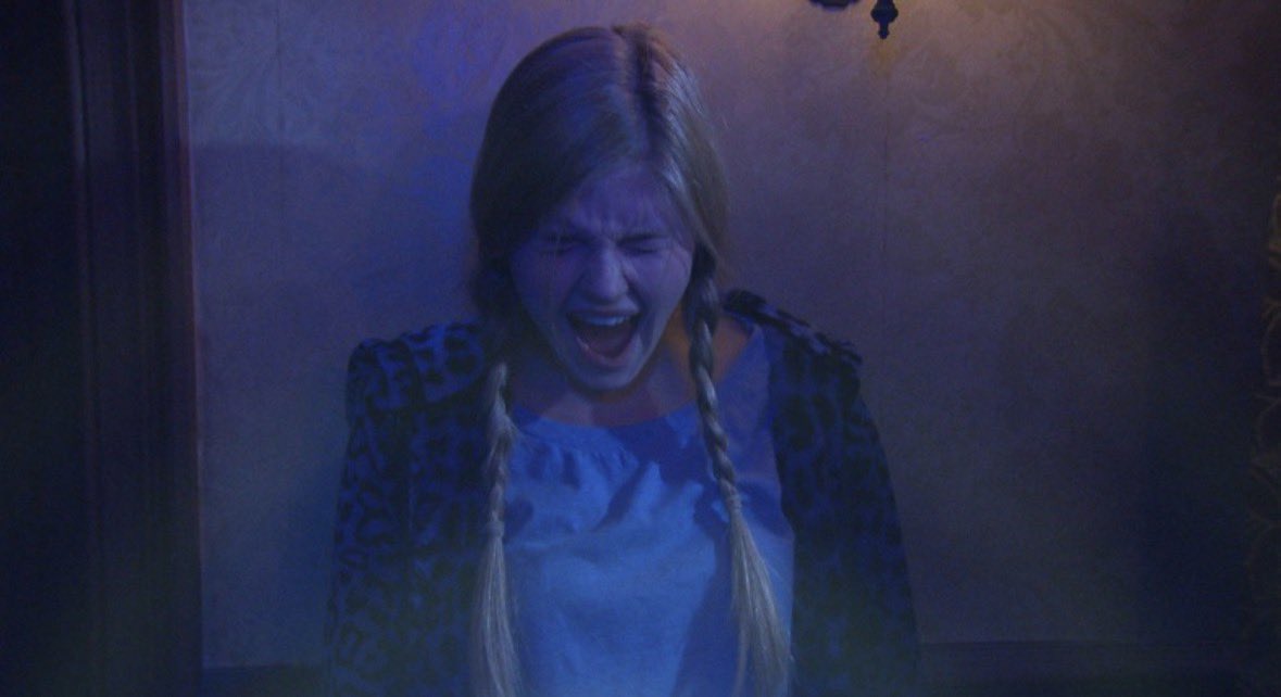 SibunaHouse_'s tweet image. Ana Mulvoy-Ten has to be one of the best actors/actresses in the show, she NAILED playing Amber