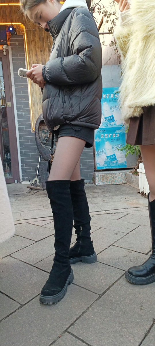 FSJianKen's tweet photo. 路边长靴1
#ブーツ #ロングブーツ #ブーツフェチ #boots
#长靴 #长筒靴 #过膝靴 #靴控 #恋靴 #靴女 #街拍 #马靴 #骑士靴 #偷拍 https://t.co/nEknvSLVZA