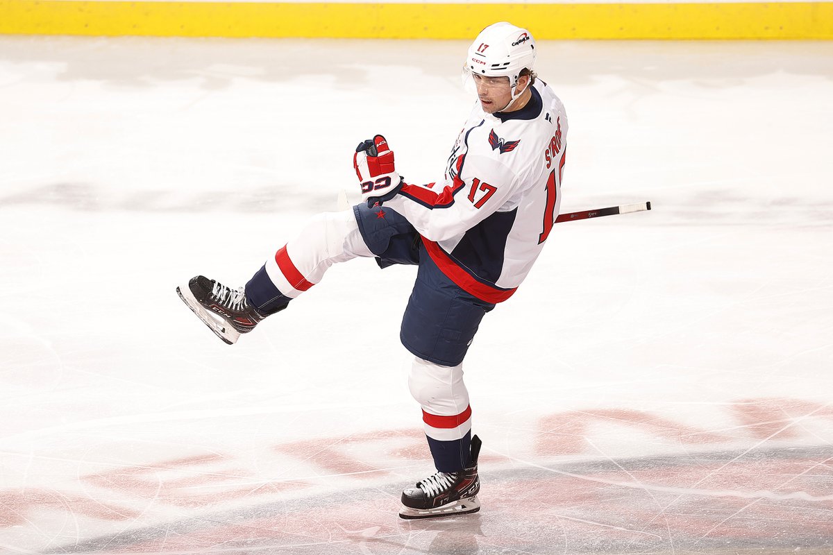 CapitalsPR's tweet image. CAPS TODAY: Dylan Strome has recorded at least 1 point in 7 of his last 8 games (4g-6a–10p), which is tied with Aliaksei Protas for the most on the team over that span. This season, Strome ranks 1st on the Caps in assists (23) and 3rd in points (33): 
washca.ps/488bPvj