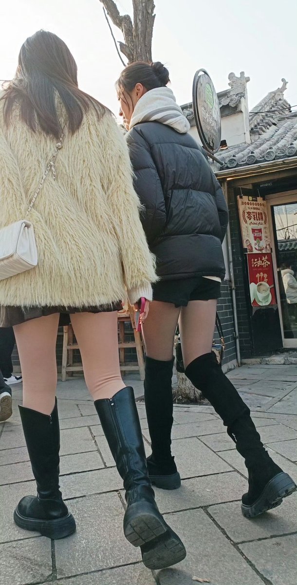FSJianKen's tweet photo. 路边长靴2
#ブーツ #ロングブーツ #ブーツフェチ #boots
#长靴 #长筒靴 #过膝靴 #靴控 #恋靴 #靴女 #街拍 #马靴 #骑士靴 #偷拍 https://t.co/l33J5ymZbu