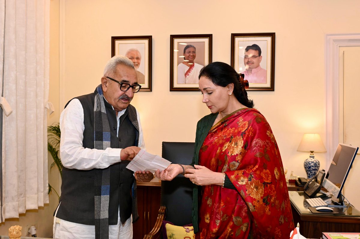 KumariDiya's tweet photo. आज जयपुर ग्रामीण सांसद श्री @RaoRajendraBJP जी, कपासन विधायक श्री @MLAARJUNLALJING जी, सिवाना विधायक श्री @Hameersinghbhal जी, सलूंबर विधायक श्रीमती @ShantaAmritLal जी एवं सादुलशहर विधायक श्री @GurveerBrar जी, पचपदरा विधायक श्री @DrArunChoudhary जी एवं आदर्श नगर से भाजपा प्रत्याशी श्री @ravinayyarbjp जी से शिष्टाचार भेंट हुई।

इस अवसर पर उनके क्षेत्रों से जुड़े विकास कार्यों एवं जनसमस्याओं के प्रभावी समाधान को लेकर सार्थक चर्चा की।

#Rajasthan