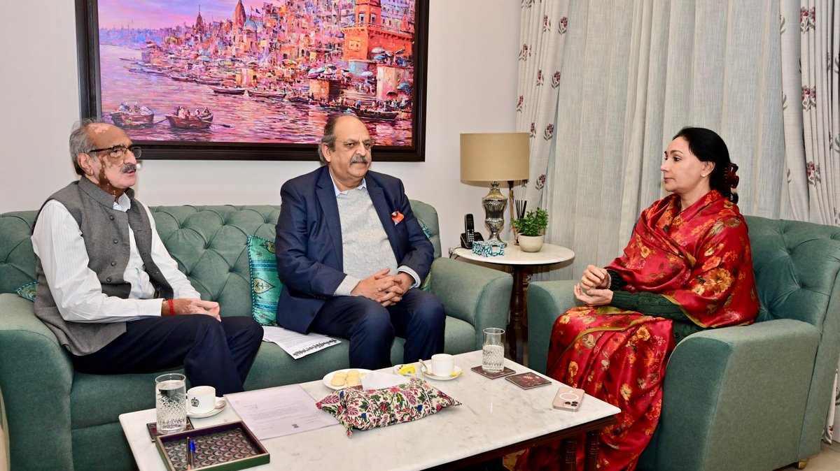 KumariDiya's tweet photo. आज जयपुर ग्रामीण सांसद श्री @RaoRajendraBJP जी, कपासन विधायक श्री @MLAARJUNLALJING जी, सिवाना विधायक श्री @Hameersinghbhal जी, सलूंबर विधायक श्रीमती @ShantaAmritLal जी एवं सादुलशहर विधायक श्री @GurveerBrar जी, पचपदरा विधायक श्री @DrArunChoudhary जी एवं आदर्श नगर से भाजपा प्रत्याशी श्री @ravinayyarbjp जी से शिष्टाचार भेंट हुई।

इस अवसर पर उनके क्षेत्रों से जुड़े विकास कार्यों एवं जनसमस्याओं के प्रभावी समाधान को लेकर सार्थक चर्चा की।

#Rajasthan