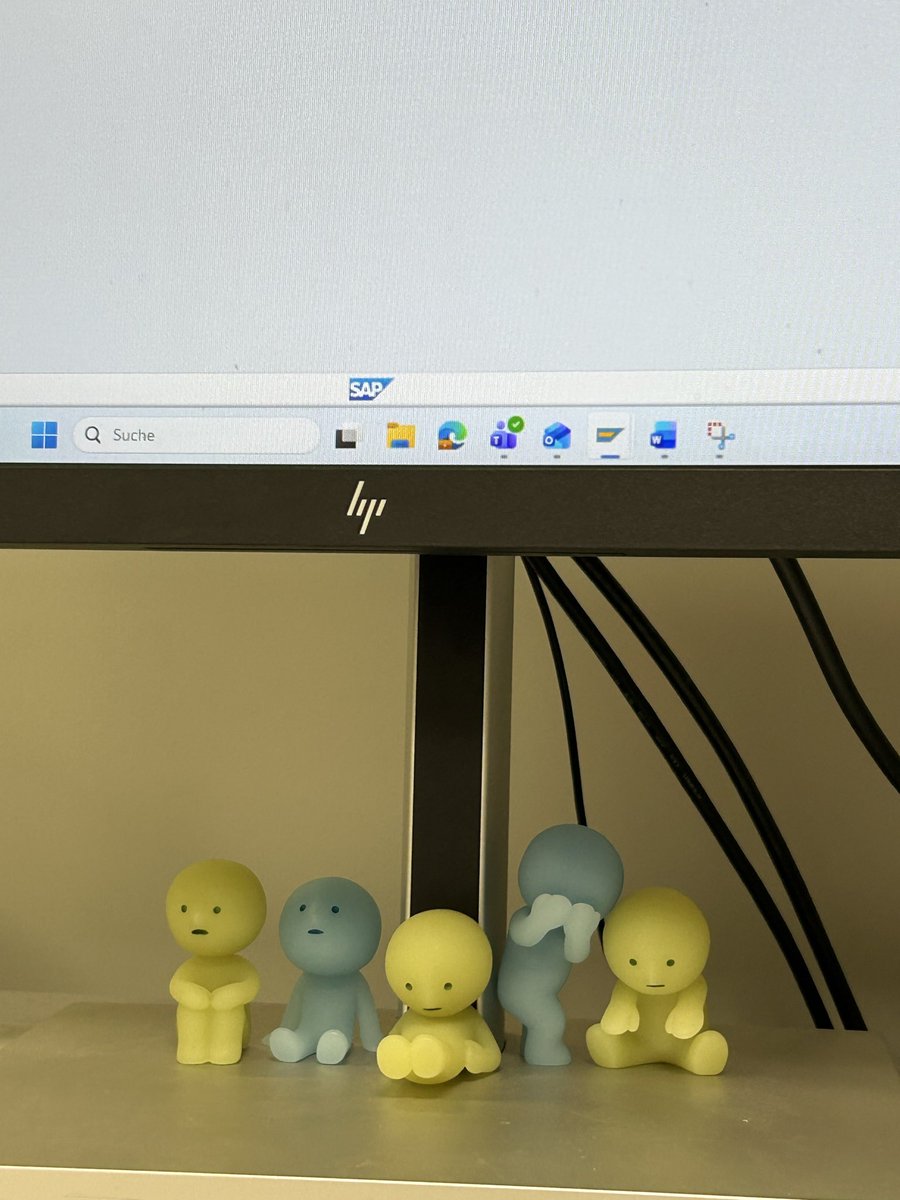 Büro wurd igrichtet mit smiskis