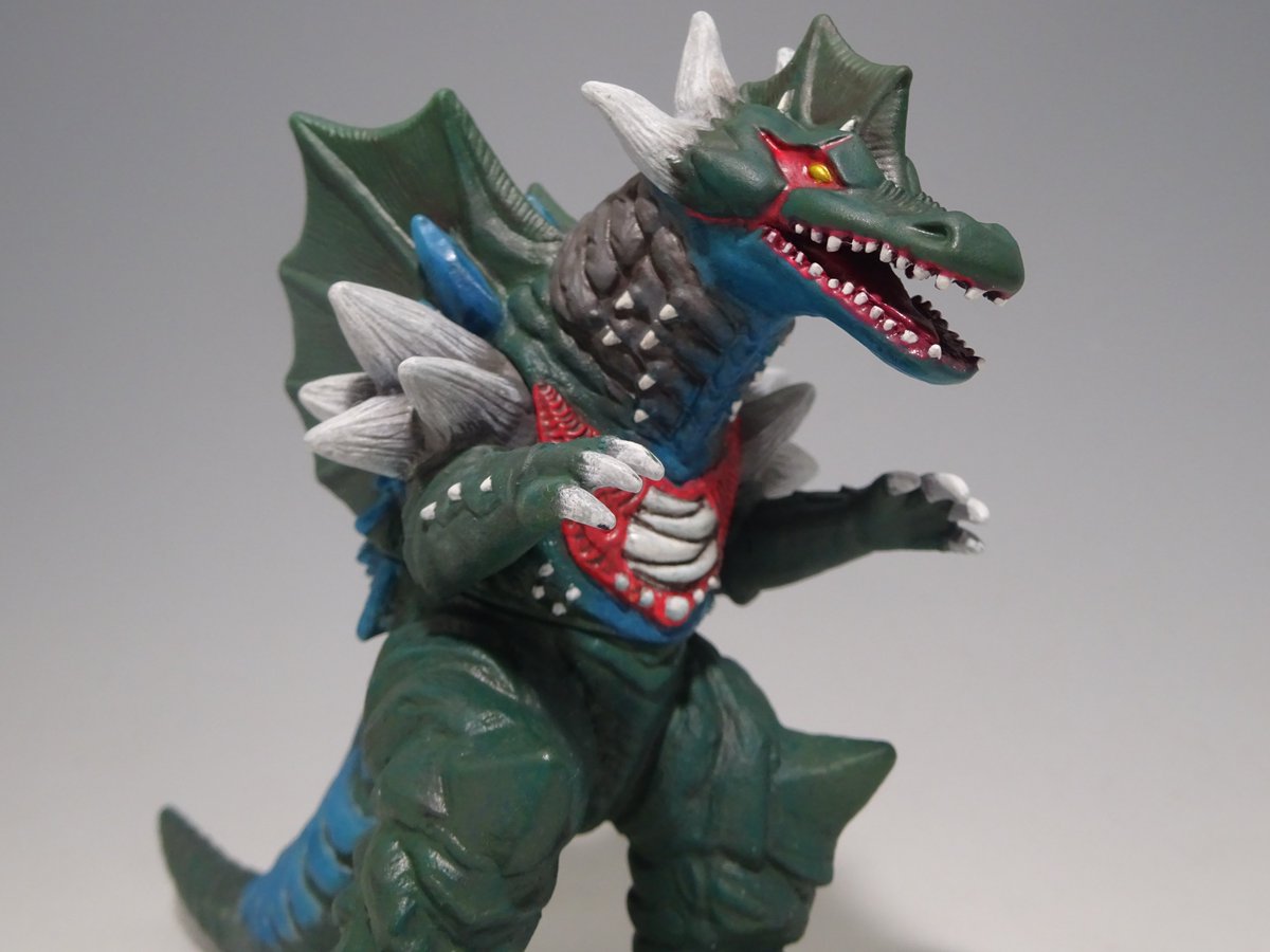 ウルトラ怪獣シリーズよりガイリュウガをリペイント＆小改造しました