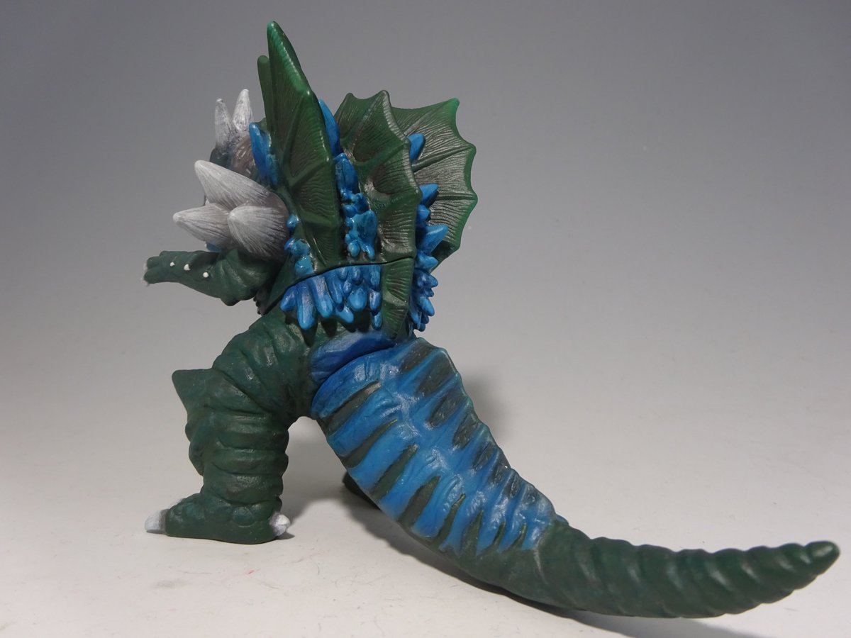 ウルトラ怪獣シリーズよりガイリュウガをリペイント＆小改造しました