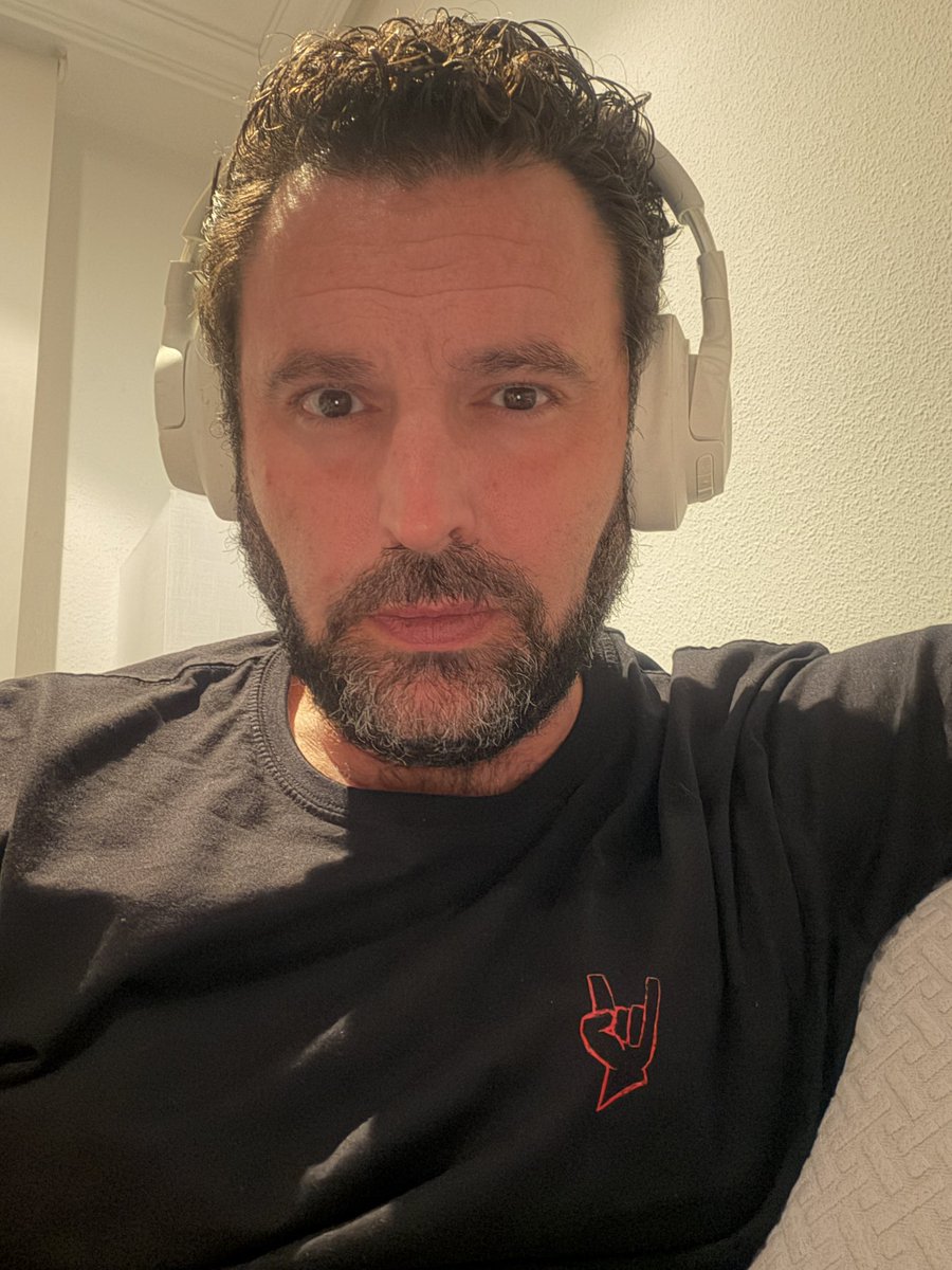 Hoy os quiero hablar de cómo Julia me ha “afectado” en mi quehacer profesional. Podría expresarlo desde lo negativo pero no todo ha sido así. Julia me ha enseñado muchas cosas al tener que vivirlas desde el otro lado. Sentimientos, pensamientos y tiempos que tiene cada familia