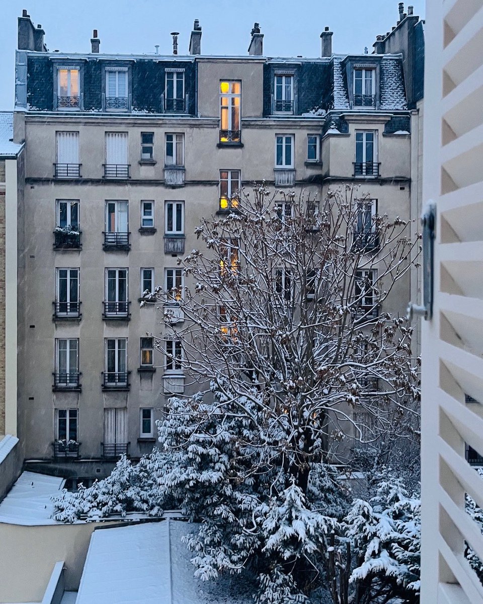 ❥ Éditer de la poésie un jour de neige, rien de plus doux. Il y aura de la nouveauté demain.