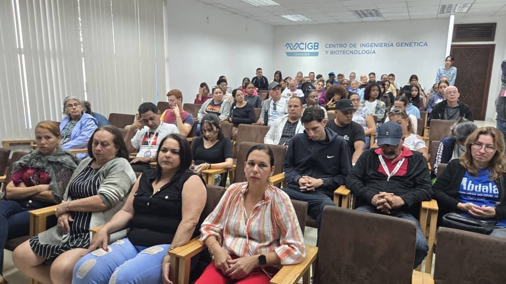 Los #trabajadores del <a href="/CigbCmg/">CIGB Camagüey</a> en matutino especial condenaron enérgicamente el acto criminal de terrorismo en #Venezuela. Rindieron un sentido tributo, con un minuto de silencio, a los 32 combatientes cubanos caídos. 
#CubaEstáConVenezuela 🇨🇺🇻🇪
#VenezuelaNoEstáSola