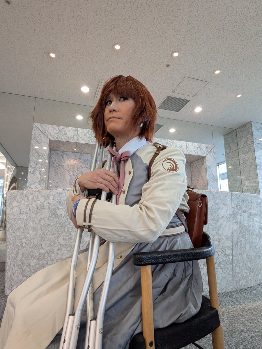 serow_tkb's tweet photo. 【Cosplay】サードリコリス（3rdリコリス）［リコリス・リコイル］  
📸：タイマーで自撮り  
脚を負傷したようです。 
#C107コスプレ #107_COS https://t.co/ytWOO1pQ2n