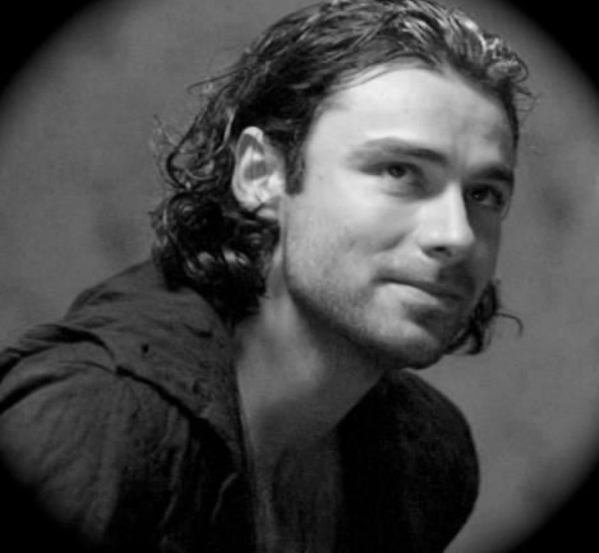 dgraff721's tweet image. New year, new week😊 
Everyone enjoy your #MitchellMonday
#AidanTurner
#BeingHumanUK
(Photo credit to owner)❄️🩵