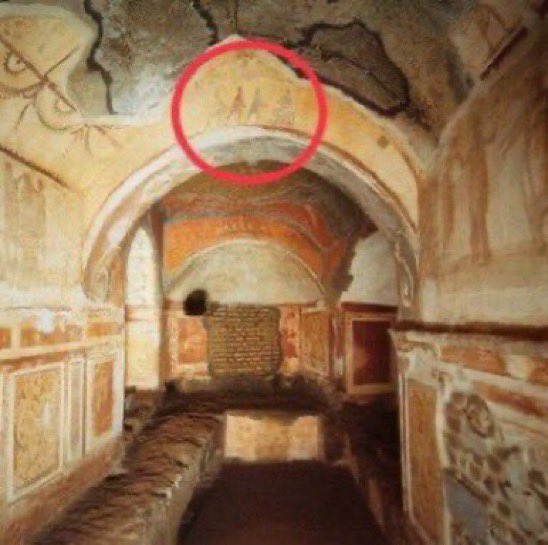 Alexny_85's tweet image. ¿Cuál es la representación más antigua que conocemos de los Reyes Magos?

¡Pues ésta! Se encuentra en la “capilla griega” de la catacumba de Priscilla, en Roma, y los frescos están datados entre la 2ª mitad del siglo II y la del siglo III.

📷vía elretohistorico.com