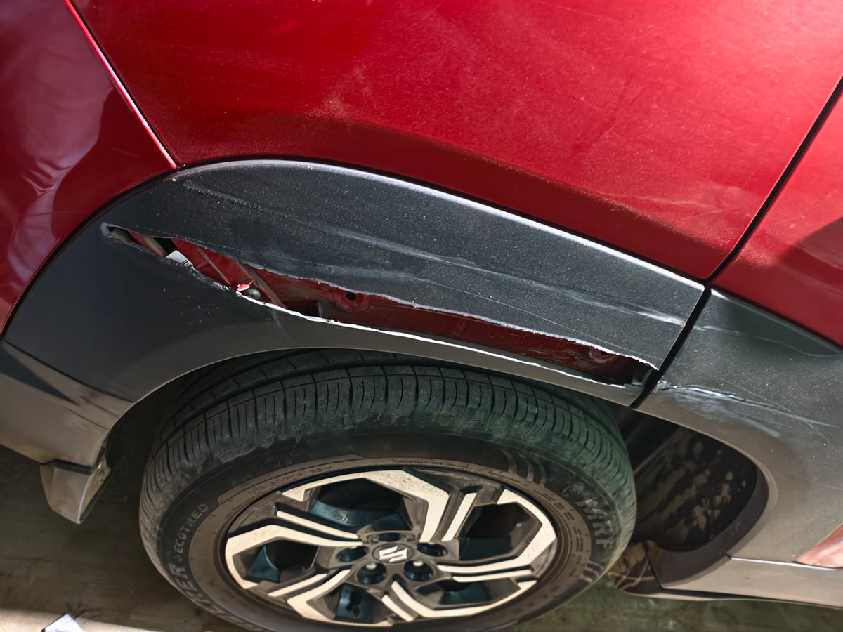 bekar_engineer's tweet photo. @GhtyTrafficPol an idiotic thar owner struck my car Outta nowhere while coming from Ghoramara side to beltola via bhetapara chariali at 10pm approx.
They didn't even stop to apologize.
Kindly investigate. https://t.co/wXhcXlpQ2h