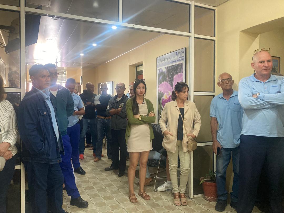 EtecsaCfgos's tweet photo. Reafirma @EtecsaCfgos la condena a las acciones que buscan desestabilizar a Venezuela, la convicción de que solo el diálogo y la cooperación pueden llevar a soluciones duraderas en la región y la solidaridad con el pueblo venezolano.

#CubaConVenezuela 
@MiguelASurezSa2 https://t.co/INNuhiDw2I