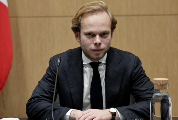 FredGaulois's tweet image. Sortons le 🍿, la Commission d'enquête sur l'audiovisuel public reprend demain, le 6 janvier avec l'excellent rapporteur @CHAlloncle, député du groupe UDR.
Pensez bien à vous abonner à son compte, il a besoin d'un maximum de visibilité, merci pour lui 🙏