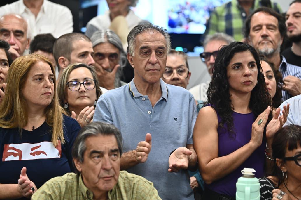 nestorpitrola's tweet image. La Conferencia de Prensa en CTA contra la intervención militar norteamericana en Venezuela convocó a una movilización multitudinaria que marchará hoy desde Plaza Italia hasta la Embajada de EEUU a las 17hs. Todos los convocantes rechazamos la posición de Milei en apoyo a la…