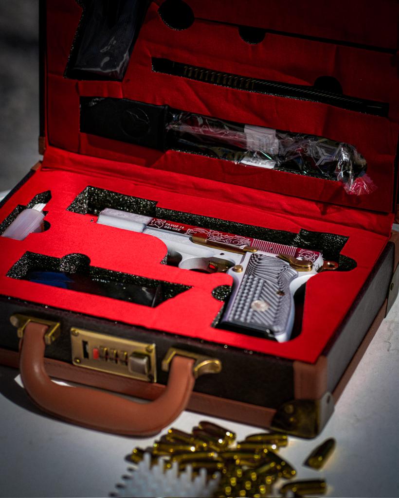 Yavuz 14 Deluxe

Keskin hatların, modern işçiliğin ve agresif zarafetin buluştuğu nokta.
Karakteri net, enerjisi yüksek

Sade, sert ve vazgeçilmez.

#Yavuz14Deluxe #YavuzFirearms #GunArt #PrecisionCrafted