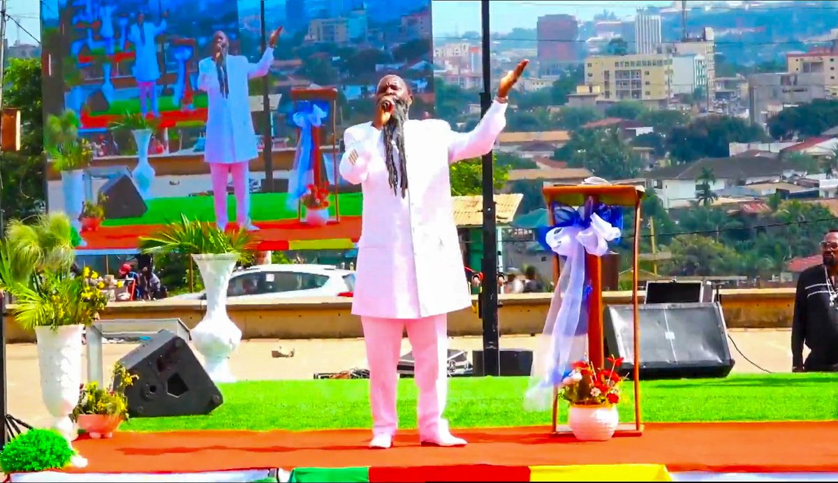 EnockBaraka_'s tweet photo. What matters now is that  the  blood  of  Jesus  is  still  flowing and has enourmous  Immeasurable power;where  the  doctors  have  reached  and failed  it will pick  up there, raise  you up and GOD takes the  Glory #BloodOfJesusExalted https://t.co/eE0ZvQNuBC