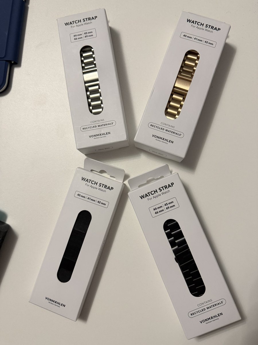 Tomasz22727847's tweet photo. Dostałem paski do Apple Watchy, zostawiłem sobie dwa które mnie interesowały i zastanawiałem się co zrobić z resztą. Głupio mi sprzedawać coś za co nie zapłaciłem tak więc wpadłem na pomysł, że oddam je za darmo komuś, tak więc , z osób które zostawia komentarz w którym podaję rozmiar pod tym tweetem wybiorę cztery osobę którym je wyślę za free, będę potrzebował od Was jedynie kodu nadania, może być?

Koszt takiego paska u zachodniego sąsiada to 49€.

Do oddania 

1x 40/41/42mm Black
1x 44/45/46/49mm Black
1x 44/45/46/49mm Gold 
1x 44/45/46/49mm Silver

Podajcie dalej, niech się niesie 😜