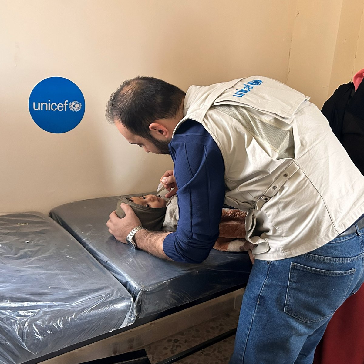 UNICEFinSyria's tweet photo. Across #Deir-ez-Zor, reaching every child takes determination, teamwork, and sometimes a journey across the Euphrates.

During the final routine immunization campaign of 2025, UNICEF-supported teams delivered life-saving vaccines to #children who had missed out, including those in remote villages and returnee areas. In Deir-ez-Zor city, one-year-old Ayman received his routine vaccination, protecting him and his four-year-old brother during a time of return and recovery.

Led by the #Ministry_of_Health, with support from #UNICEF and #WHO, the campaign aimed to reach more than 913,000 children under five years old across #Syria.

The nationwide campaign was supported by Gavi, the Vaccine Alliance, with funding from the United States Government, the Government of the Republic of Korea, and a contribution from CRH Construction Company through the UNICEF National Committee for Ireland.

Every dose mattered. Every child deserved protection.

#ForEveryChild #Vaccines 💉

@SyrMOfH 
@gavi
@StatePRM
@mofa_kr
@MOFAkr_eng
@unicef4koreagov
@unicefireland
@UNICEFhealth
@UNICEFmena
@RelanoMeritxell
@WHOSyria
@UNinSyria