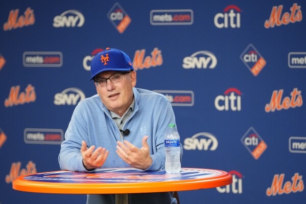 SleeperMets's tweet image. Tim Britton on Steve Cohen being a lifetime Mets fan:

"Although Cohen has talked up his own personal Mets fandom, several people who have known him for a long time recall him more as a general sports fan or as a Yankees fan. Knicks games have been a more popular social occasion…