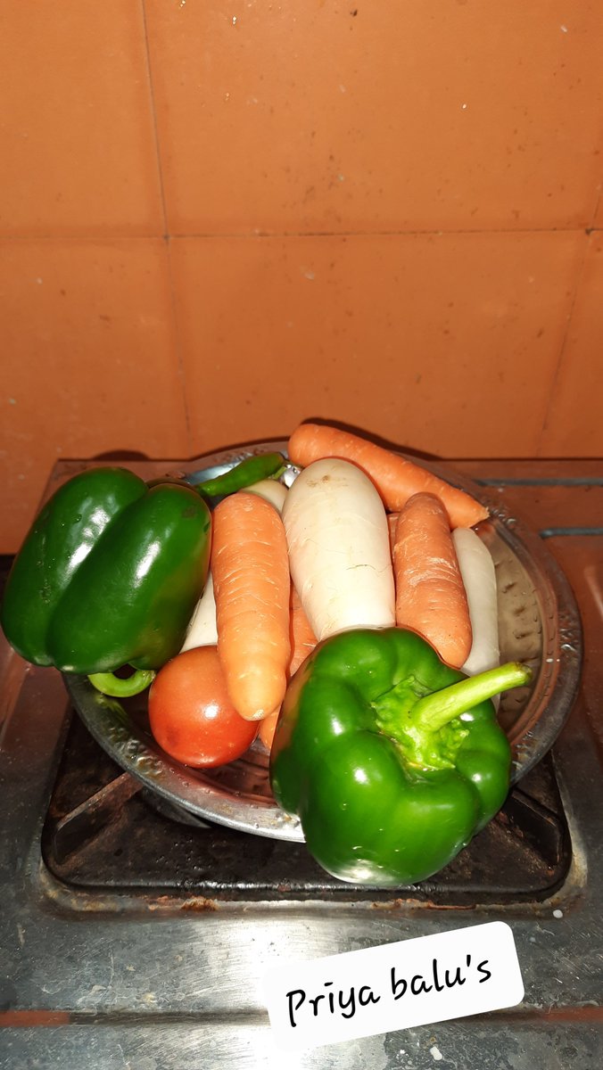 priyabalu_2000's tweet photo. Veggie Patriotism 🇮🇳🇮🇳🇮🇳
Indians like it 😃 https://t.co/yyVqOoYm6l