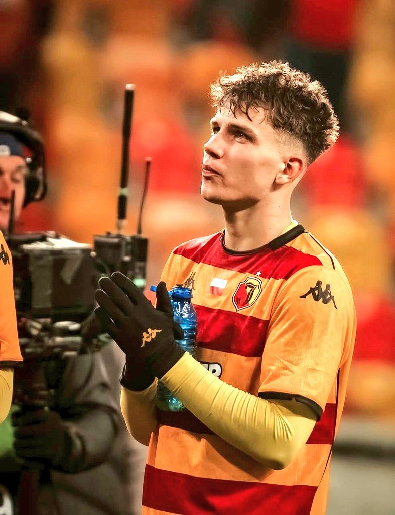 🚨Oskar Pietuszewski is set to join FC Porto! 🐉

Pack around 12M €

🔵⚪️

#FCPorto #Transfers