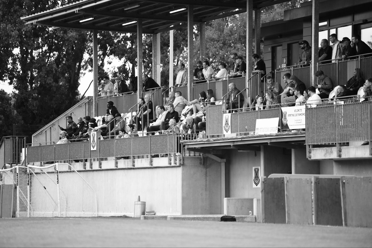 ErithTown's tweet image. ❄️ GAME POSTPONED

After an earlier pitch inspection, it has been determined that due to parts of the pitch still being frozen, and tomorrow’s weather forecast, the game with @DealTownFC will not be able to go ahead.

#UpTheDockers
