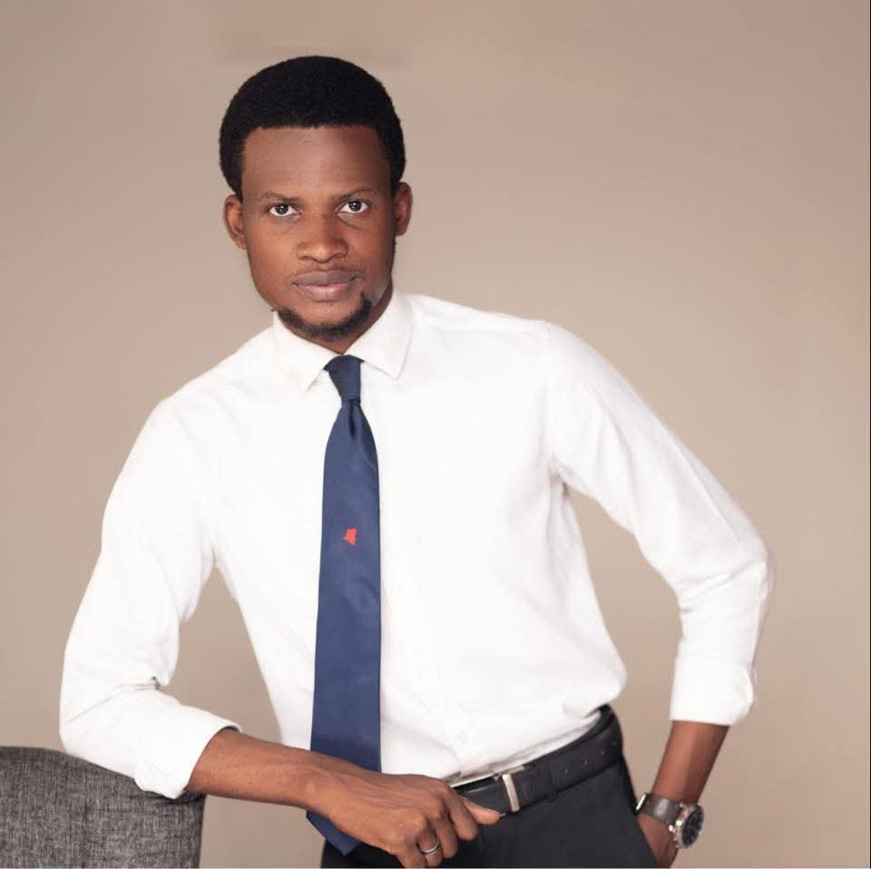 #RDC: LIBEREZ <a href="/OnokombaO157/">Nathanael Onokomba</a>, 
Il est un simple activiste pro-démocratie qui dénonce les inégalités sociales dans son mouvement avec les jeunes. 
<a href="/JeanClaudekat2/">Jean Claude Katende</a>