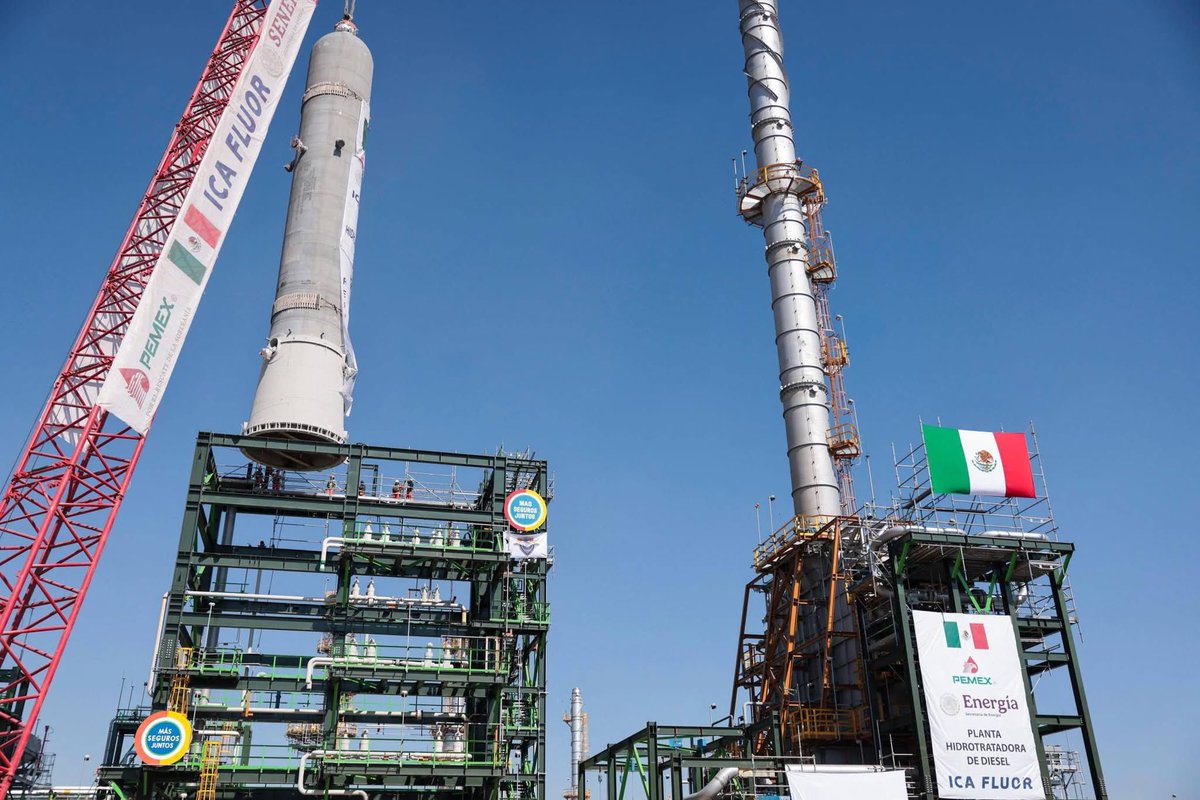 ICAMexico's tweet photo. El día de ayer se llevó a cabo el recorrido de supervisión por la Refinería de Tula “Miguel Hidalgo” con la presencia de la Presidenta @Claudiashein. La refinería procesa 270 mil barriles diarios y su reconfiguración e integración de plantas estuvo a cargo de @ICAFluorOficial https://t.co/kb98uwJSYQ