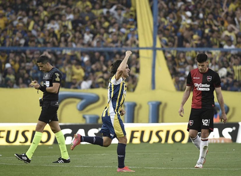 Dos imágenes que definen su paso por el club.

Gloria eterna y el papá de los pingüinos. Leyenda del Club Atlético Rosario Central.