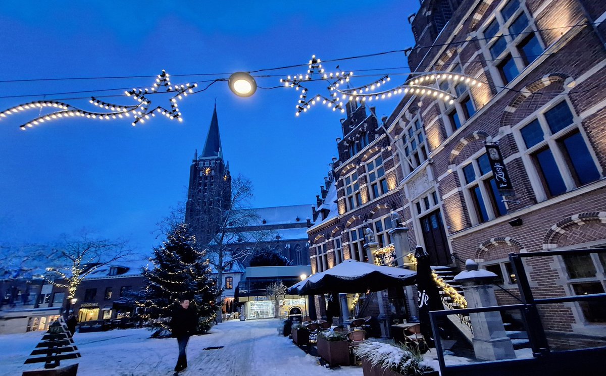 CurlyAngelique's tweet photo. #sneeuw #Venray https://t.co/mtvMYeAnQd