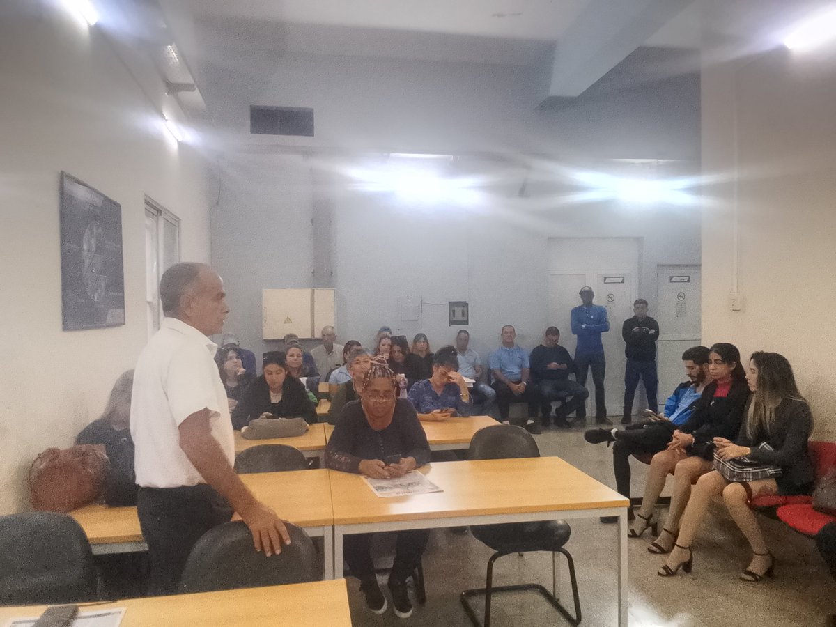 📣 Cumplimos con éxito el matutino especial en el Centro de Telecomunicaciones de Güira de Melena.  
Repudiamos la agresión militar contra Venezuela y reafirmamos nuestra solidaridad con su pueblo y presidente legítimo.  
¡El pueblo unido jamás será vencido!