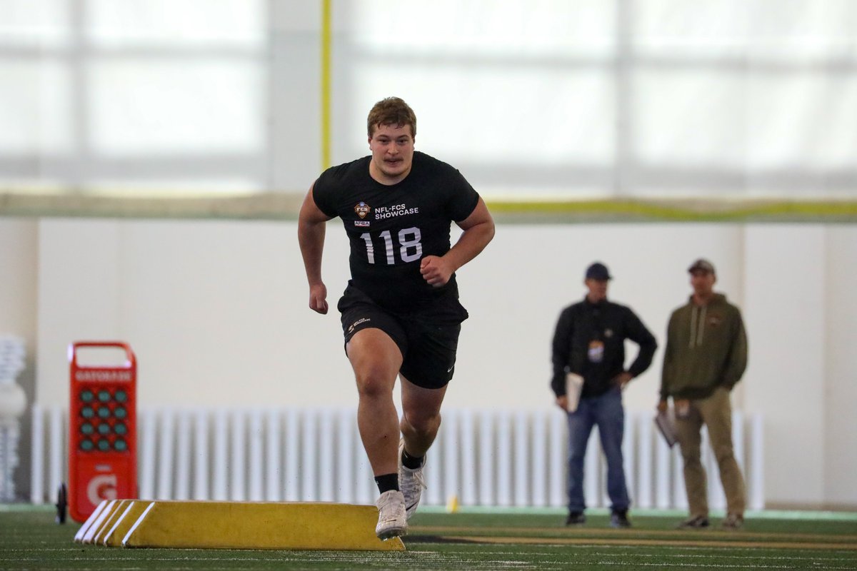 MontanaGrizFB's tweet photo. Big ups to our guys @Moneymike61 & @Brown79Liam for showing out at the @WeAreAFCA FCS Combine in Nashville! ๐
See you on #GrizProDay ๐ช
#GoGriz x #NextLevelGriz https://t.co/6BCez8nbgl