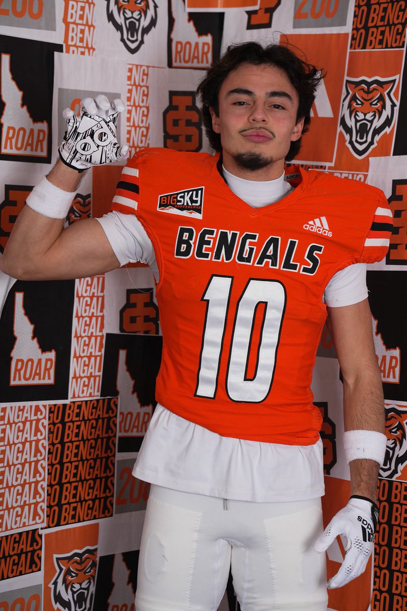 #Agtg Beyond blessed and honored to call Idaho State HOME! #RoarBengalsRoar #tentalk 

<a href="/CodyHawkins/">Cody Hawkins</a> <a href="/CoachBlevinsISU/">Buddy Blevins</a> <a href="/CoachAnguay_ISU/">CoachSamsonAnguay</a> <a href="/coachT_ISU/">Josh Thompson</a>